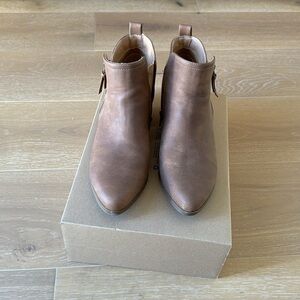 Indigo Rd. Brown booties. Women’s 7.5. Barely worn, like new!